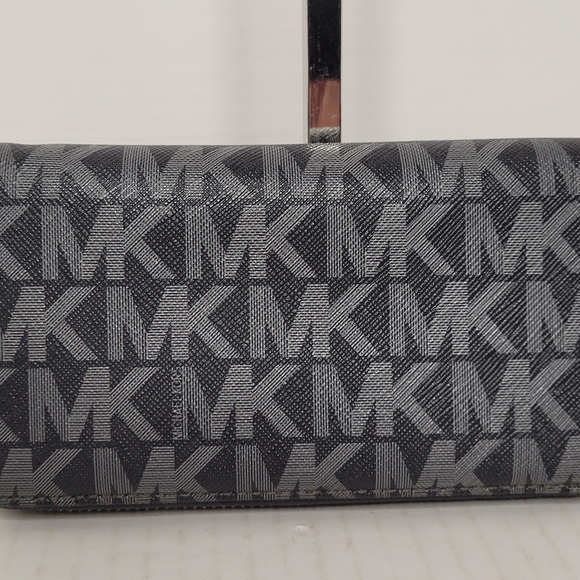 Michael Kors Zip Around Large Jet Set Wallet - Picture 2 of 8